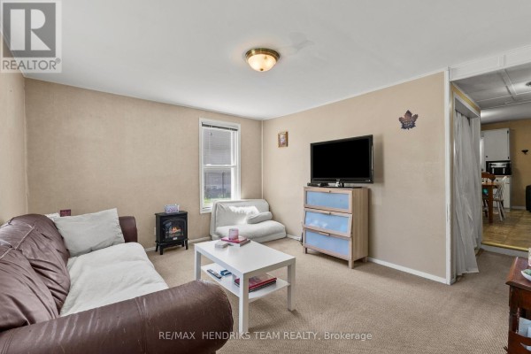 25 Bessey Street, St  Catharines, ON, photo 2