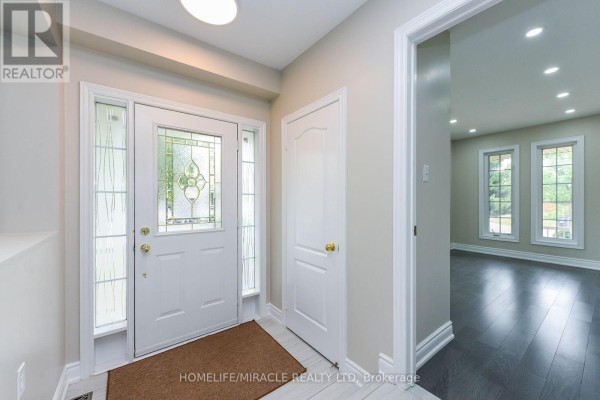 Kitchen - 25 Blackcherry Lane, Brampton, ON L6R2Y5 Photo 4