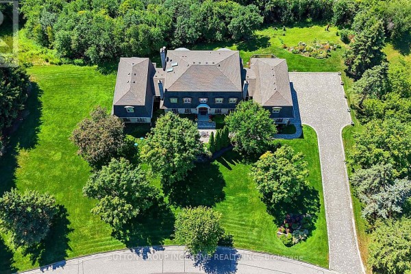 25 Bovair Trail, Aurora