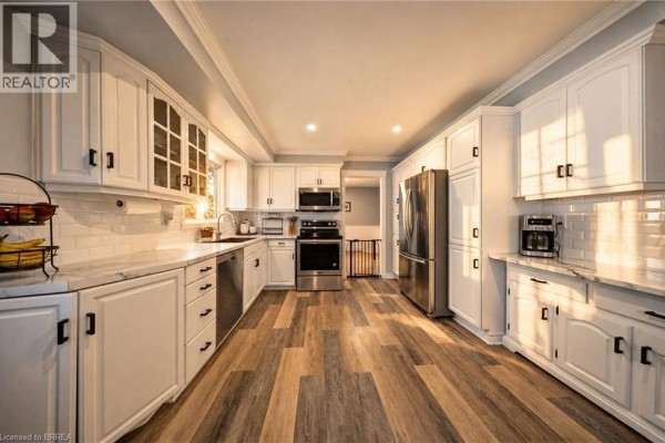 4pc Bathroom - 25 Cedarland Drive, Brantford, ON N3R6G9 Photo 5