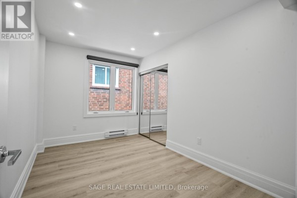 25 Chamberlain Avenue, Toronto, ON, photo 2