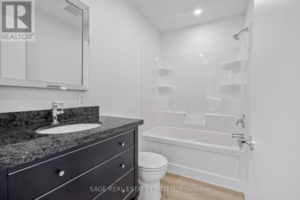 25 Chamberlain Avenue, Toronto, ON, photo 3