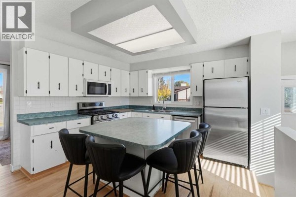 2pc Bathroom - 25 Clark Crescent, Red Deer, AB T4P2G2 Photo 5