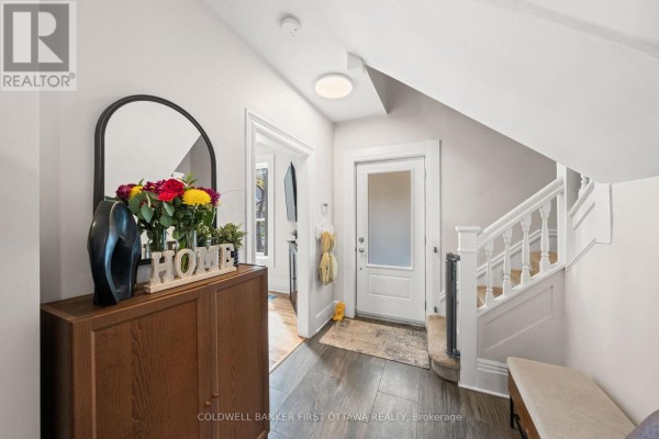 Foyer - 25 Clegg Street, Ottawa, ON K1S0H5 Photo 3