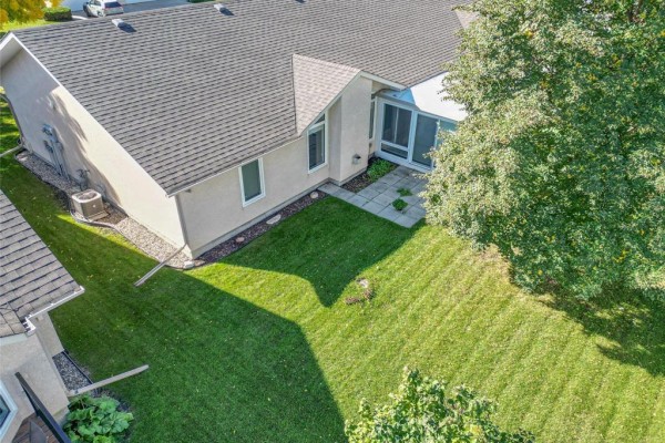 25 Falcon Place, Brandon, MB R7B4A1 Photo 3