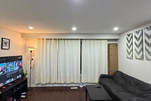 25 Four Leaf Drive, Toronto, ON M9V1M7 Photo 2