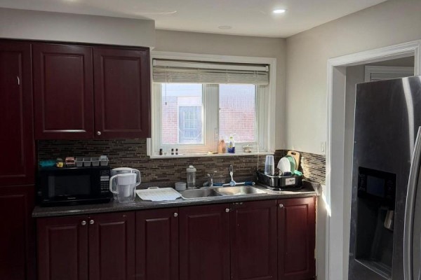 25 Four Leaf Drive, Toronto, ON M9V1M7 Photo 3
