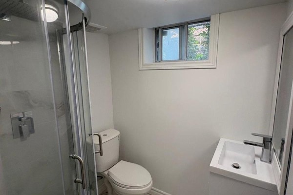 25 Garratt (room) Boulevard, Toronto, ON M3K1S8 Photo 5