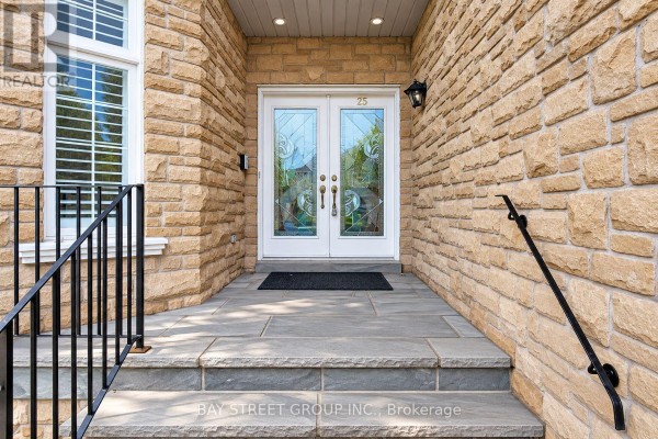 25 Greenshire Street, Richmond Hill, ON, photo 2
