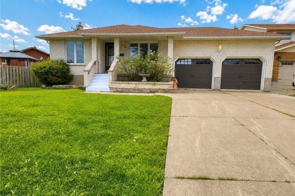 Exterior of a single-family home with a well-maintained lawn and a double garage. - 25 Highfield Avenue Unit# Upper Level, St  Catharines