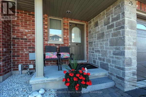 Living room - 25 Hillside Meadow Drive, Quinte West, ON K8V0J5 Photo 3