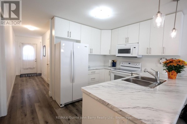 Laundry room - 25 Hillside Meadow Drive, Quinte West, ON K8V0J5 Photo 5