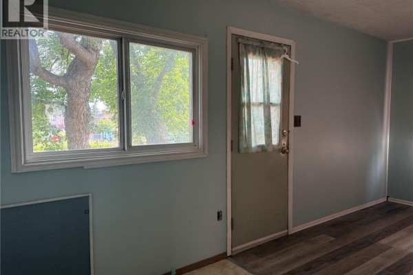 Living room - 25 Home Street W, Moose Jaw, SK S6H4X2 Photo 4