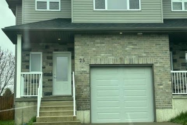 25 Kendell Lane Unit# Upper, Ingersoll