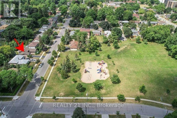 25 Knowlton Drive S, Toronto, ON M1M2G8 Photo 3