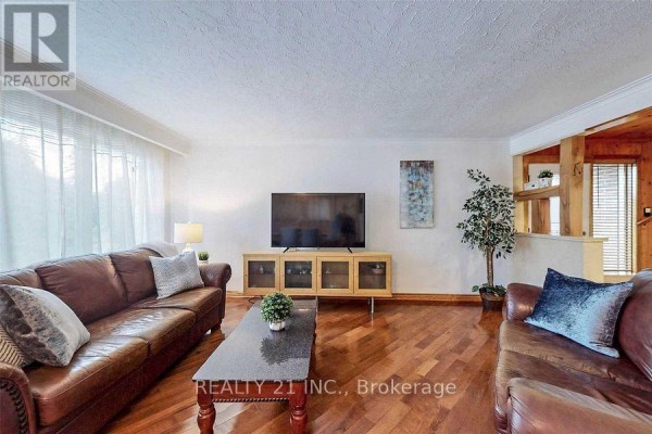 25 Knowlton Drive S, Toronto, ON M1M2G8 Photo 5