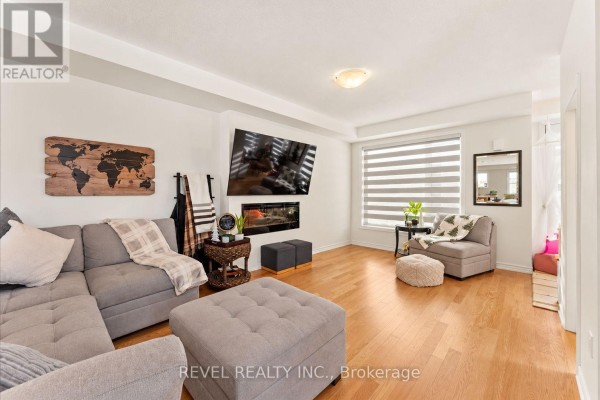 25 Lake Trail Way, Whitby, ON, photo 3