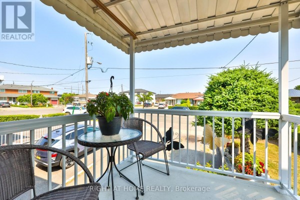 Kitchen - 25 Larchwood Road, Toronto, ON M3N1B5 Photo 5