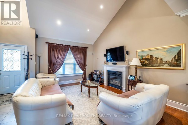 25 Leafield Drive, Toronto, ON, photo 3