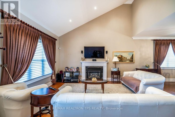 Bedroom 4 - 25 Leafield Drive, Toronto, ON M1W2R2 Photo 4