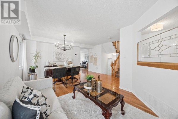 Living room - 25 Mallory Street, Clarington, ON L1E2B4 Photo 3