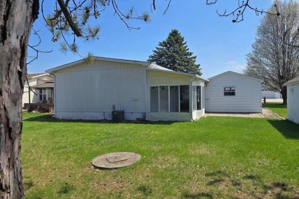 Den - 25 Miller Street, Strathroy Caradoc, ON N7G1A5 Photo 5