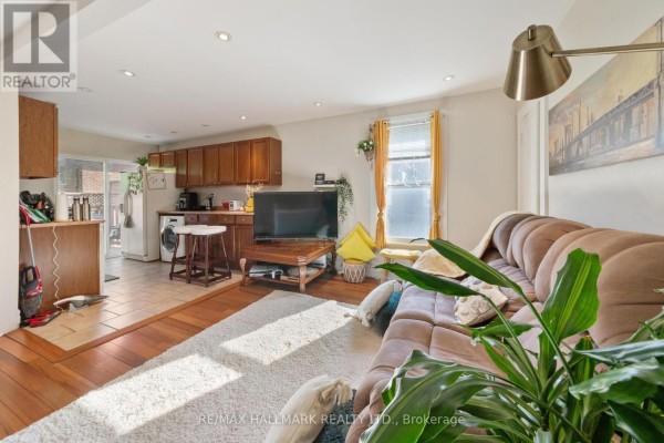 25 Norwood Terrace, Toronto, ON M4E2H2 Photo 5
