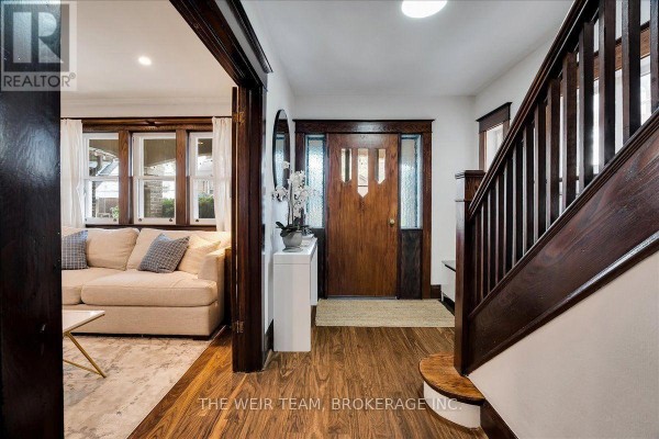 Dining room - 25 Oak Park Avenue, Toronto, ON M4C4L8 Photo 4