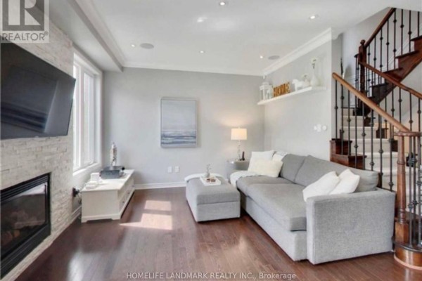 25 Overhold Crescent, Richmond Hill, ON L4E0L9 Photo 4
