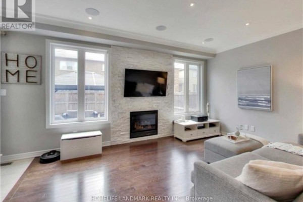 25 Overhold Crescent, Richmond Hill, ON L4E0L9 Photo 5