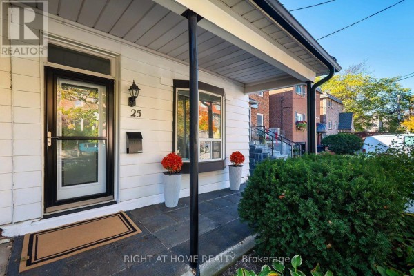 Kitchen - 25 Pretoria Avenue, Toronto, ON M4K1T2 Photo 2