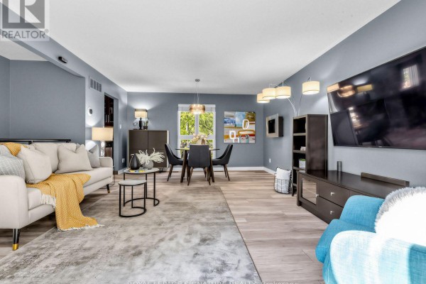 Den - 25 Proudbank Millway, Toronto, ON M2L1P3 Photo 4