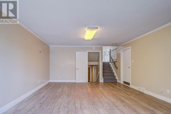 25 Radcliffe Drive, Kitchener, ON N2E2G3 Photo 4