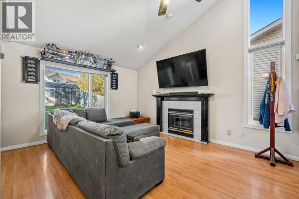 Living room - 25 Sheep River Drive, Okotoks, AB T1S1N5 Photo 4