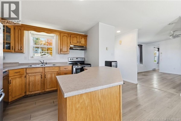 3pc Ensuite bath - 25 St Jean, Dieppe, NB E1A7N1 Photo 4