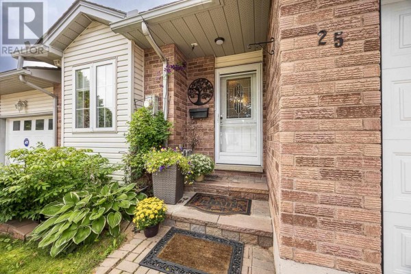 25 Village Ct, Sault Ste  Marie, ON, photo 2