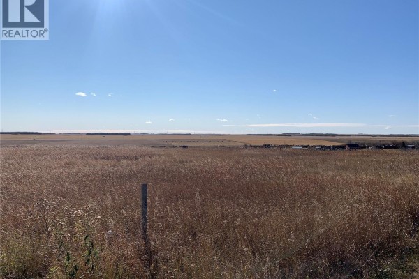 Overhead view of dry grass fields under a blue sky with distant trees. - 25 Wakonda Drive, Hoodoo Rm No  401