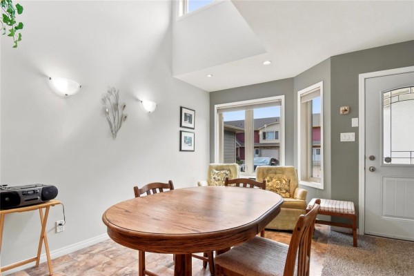25 White Ash Drive, Brandon, MB R7A7T1 Photo 3