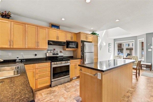 25 White Ash Drive, Brandon, MB R7A7T1 Photo 4