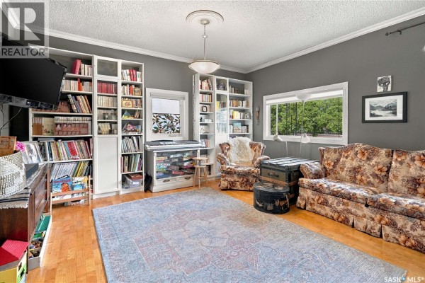 Living room - 250 3rd Avenue E, Gravelbourg, SK S0H1X0 Photo 4