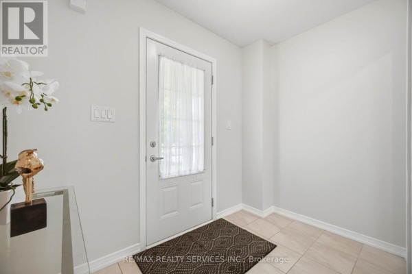 Kitchen - 250 Esther Crescent, Thorold, ON L3B0H1 Photo 3