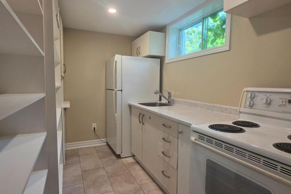 Kitchen - 250 Hemlock Drive, Whitchurch Stouffville, ON L4A5A5 Photo 5