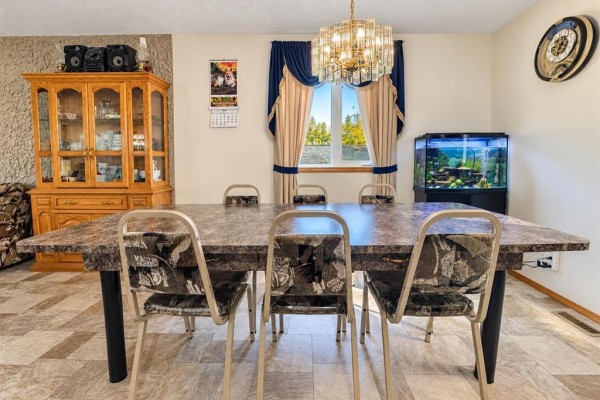 Kitchen - 250 Railway Street Se, Altona, MB R0G0B3 Photo 3