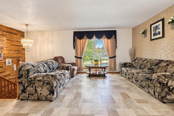 4pc Bathroom - 250 Railway Street Se, Altona, MB R0G0B3 Photo 4