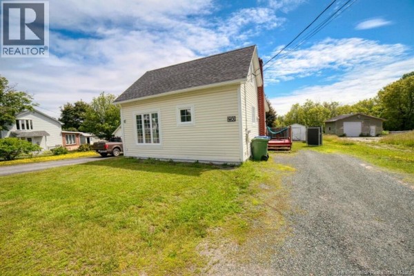 250 Raymond, Bathurst, NB, photo 2