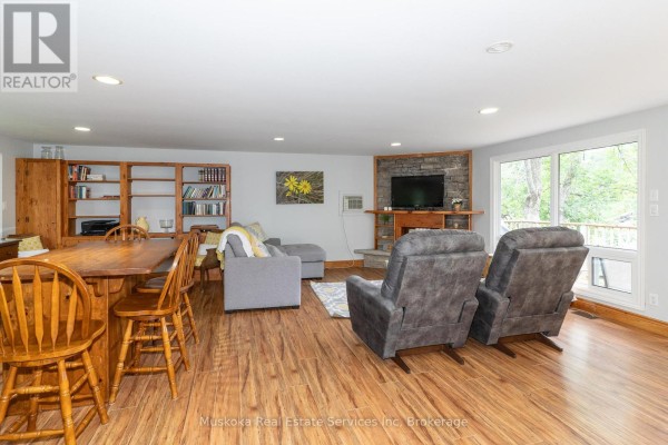 Family room - 250 Wapaska Crescent, Gravenhurst), ON P1P0Y1 Photo 5