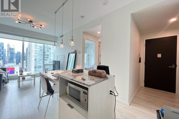 Kitchen - 2501 - 197 Yonge Street, Toronto, ON M5B0C1 Photo 3
