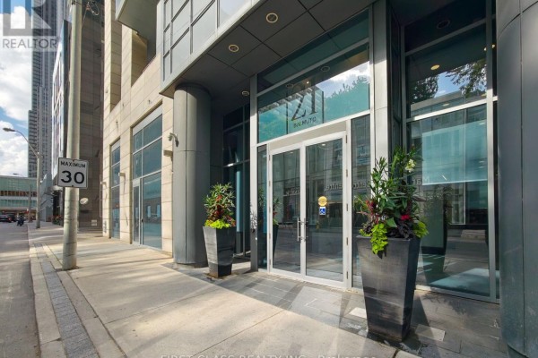 2501 - 21 Balmuto Street, Toronto, ON, photo 2