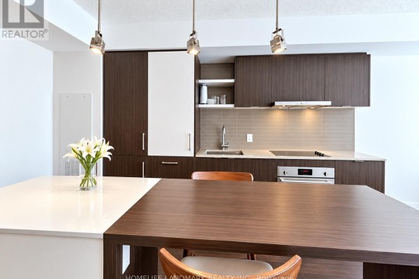 Kitchen - 2501 - 88 Harbour Street, Toronto, ON M5J0C3 Photo 3