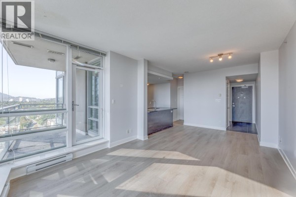 2501 2968 Glen Drive, Coquitlam, BC V3B0C4 Photo 4